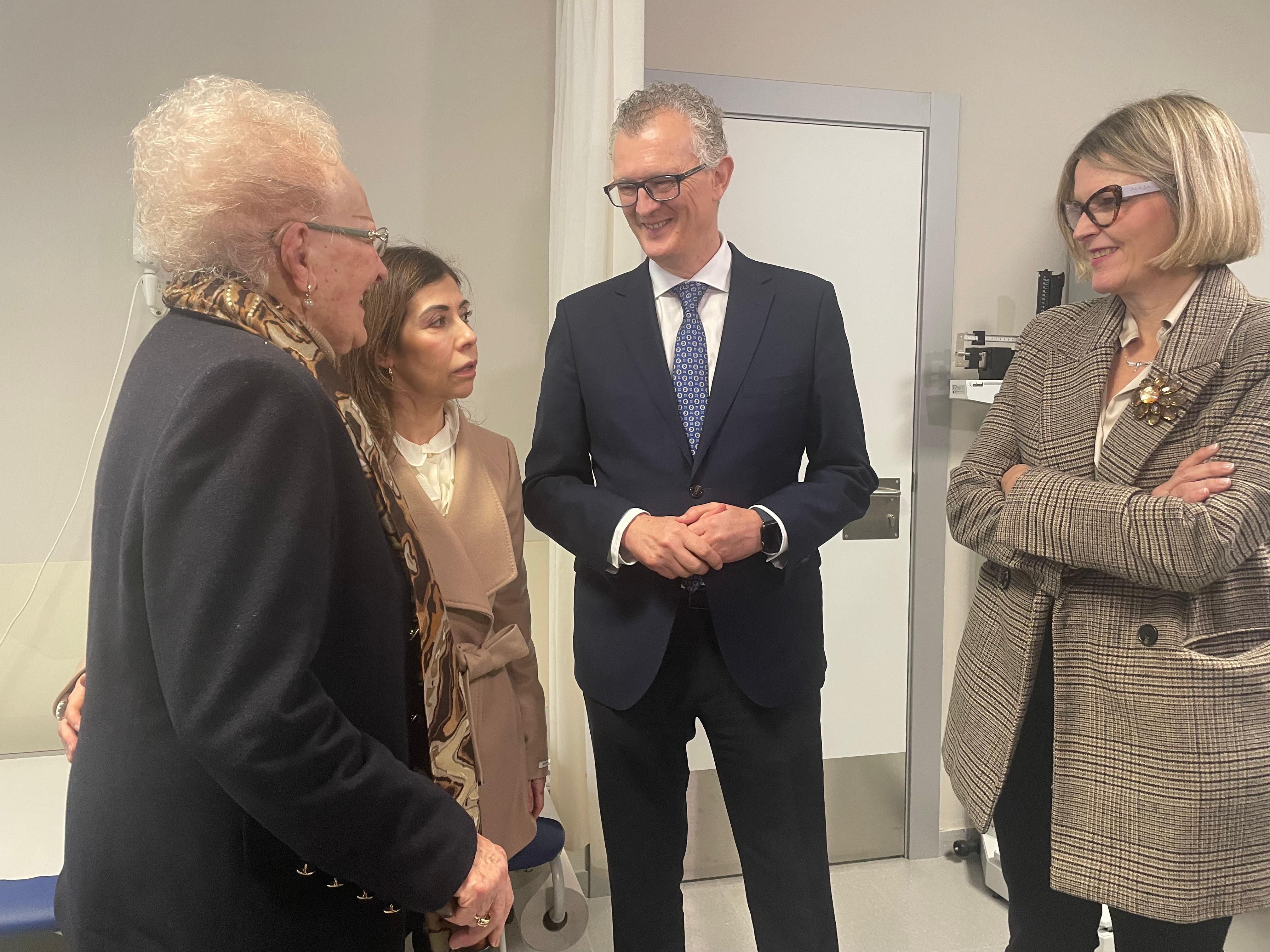 El consejero de Salud, Juan José Pedreño, presentó el 'Programa Cuidamos+75' en el centro de salud Floridablanca de ...