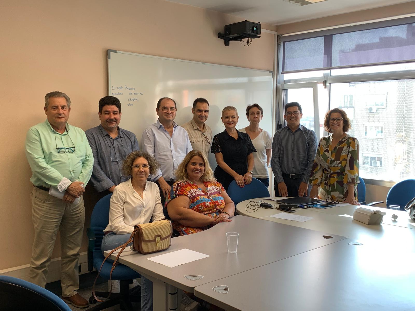 Participantes en la reunión de la Comisión de responsables de bibliotecas del SMS y Consejería de Salud